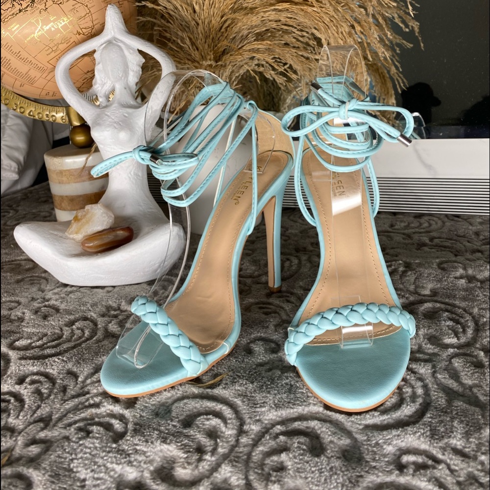 Mint lace up heel